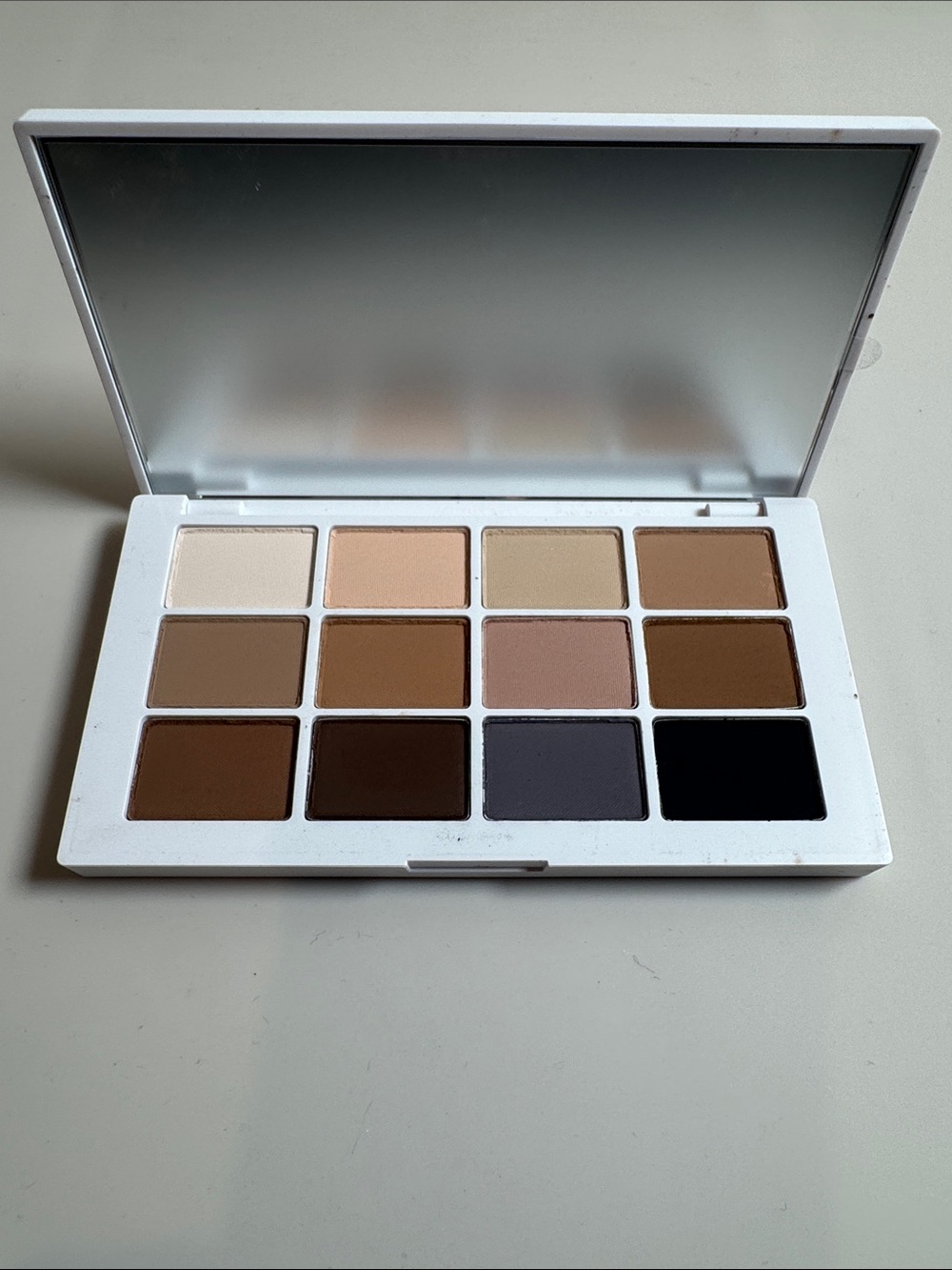 MAKEUP BY MARIO MASTER
MATTES NEUTRALS *New In Box*